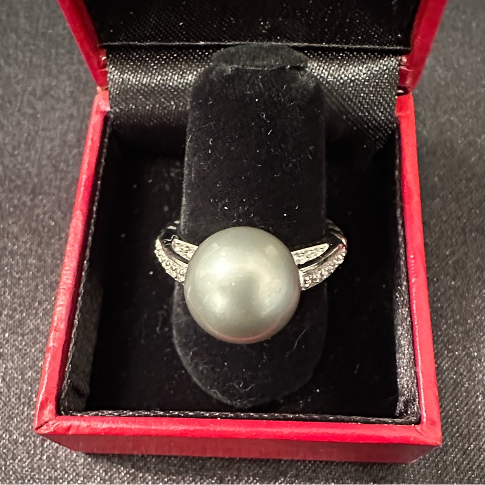David Yurman 18K White Gold Ring with Diamonds and a Tahitian Pearl